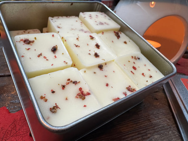 WINTER WAX MELTS IN A TIN